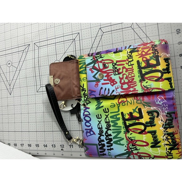 Alba Crossbody Purse- Vinyl with Good‎ 19 Inch Strap- Pre-owned - Picture 5 of 7